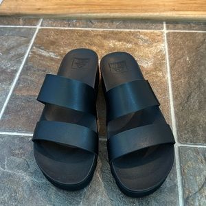 Reef Cushion Vista Hi Sandals Size 9 Black on black